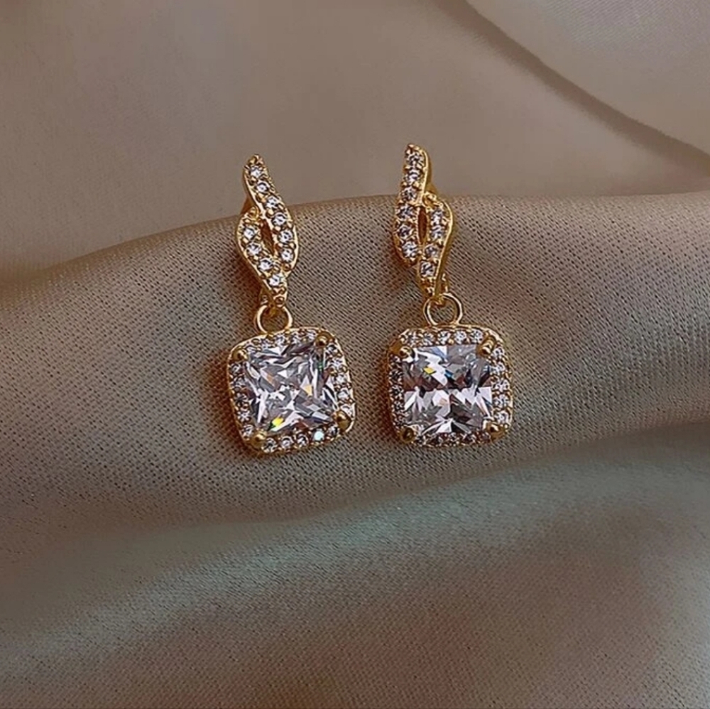 ✨3 FOR $28✨ 🆕️GOLD TONE RHINESTONE DROP EARRINGS